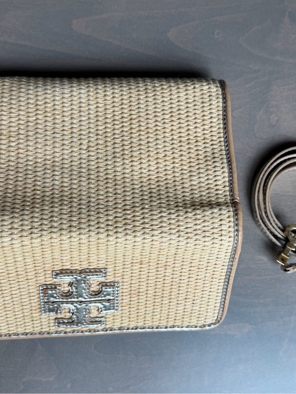 Tory Burch Natural Woven Clutch/Crossbody with Metallic Gold Logo - Picture 4 of 10